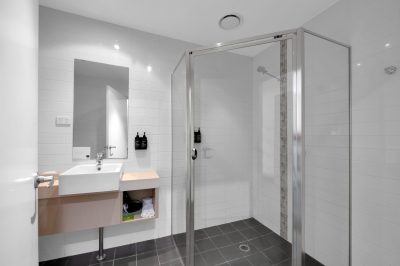 Room 212-Large-3
