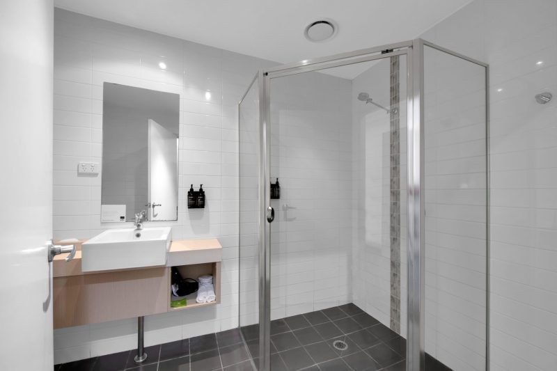 Room 212-Large-3